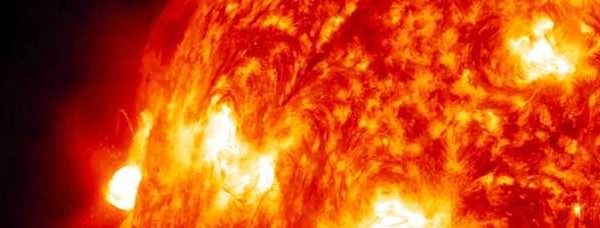 Eruzione da record per il Sole: 3 ore di fila. E scatta l’allarme per domenica 25 ottobre